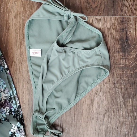 Swimsuit - Picture 4 of 4